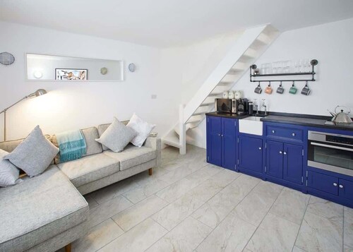 Host & Stay | Harbour Cottage