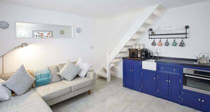 Host & Stay | Harbour Cottage