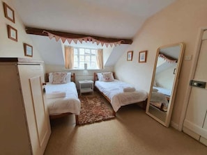 4 bedrooms, iron/ironing board, free WiFi, bed sheets - Host & Stay | Greengate Cottage (Hutton-Le-Hole)