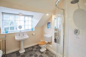 Doccia, asciugacapelli, asciugamani, sapone