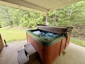 Bañera de hidromasaje al aire libre