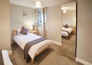 2 chambres, fer et planche à repasser, accès au Wi-Fi (inclus)