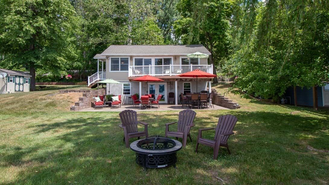 Lakeview Cottage: "Beautiful Sunset Views!"