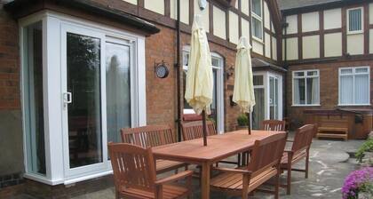 Arden Hill Farm House - Sleeps up to 16 - Snooker Table - HOT TUB