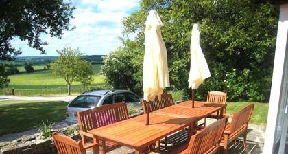 ARDEN HILL FARM HOUSE * schläft 16 * HOT TUB * Snooker-Tisch * Herrliche Aussicht *