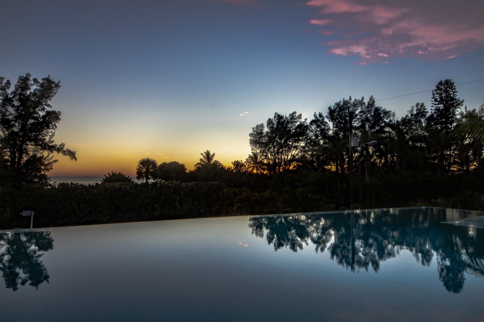 Steps to Beach-Beautiful gulf views and infinity pool. Exquisite!  