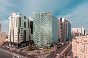 المنشأة من الخارج