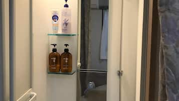 Chambre Quadruple, 1 chambre | Salle de bain