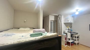 Habitació quàdruple bàsica, 1 dormitori | Televisor