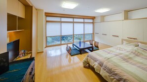 Iron/ironing board, WiFi (free), individually decorated - Shinjuku Garden House (Tokyo)