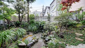 Garden - Shinjuku Garden House (Tokyo)