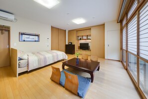 Family House | Iron/ironing board, WiFi (free), individually decorated - Shinjuku Garden House (Tokyo)