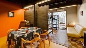 Iron/ironing board, WiFi (free), individually decorated - Shinjuku Garden House (Tokyo)