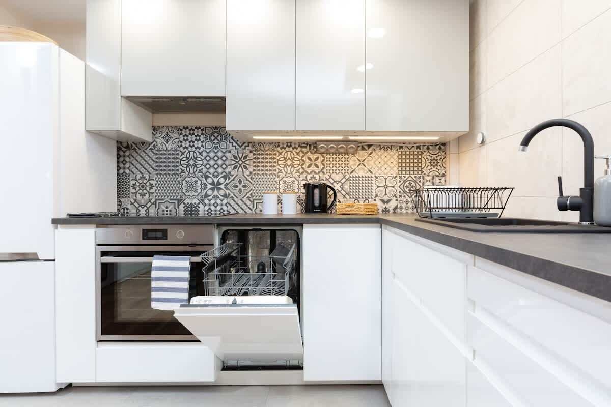 Kühlschrank, Ofen, Herdplatte, Geschirrspüler