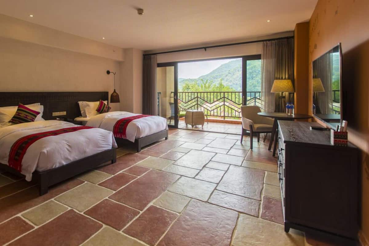 Chambre avec lits jumeaux, vue lac | 1 chambre, couette en duvet d'oie, minibar