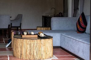 Deluxe Villa Room- Lake View | Living room | 45-inch flat-screen TV with digital channels, TV, pay movies - Ximeng Xikang Wellness & Resorts (Pu'er)