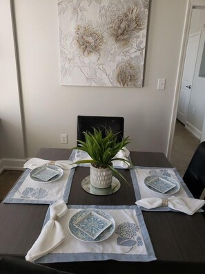 Apartment, 1 Bedroom | In-room dining - Thomas Jefferson Towers (Birmingham)