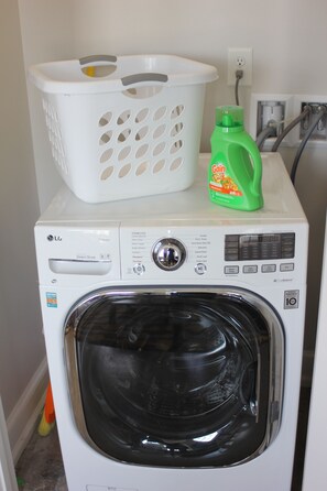 Apartment, 1 Bedroom | Laundry - Thomas Jefferson Towers (Birmingham)