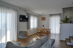 TV - Pharos Apartments - Grand Apartment (Gavrio)
