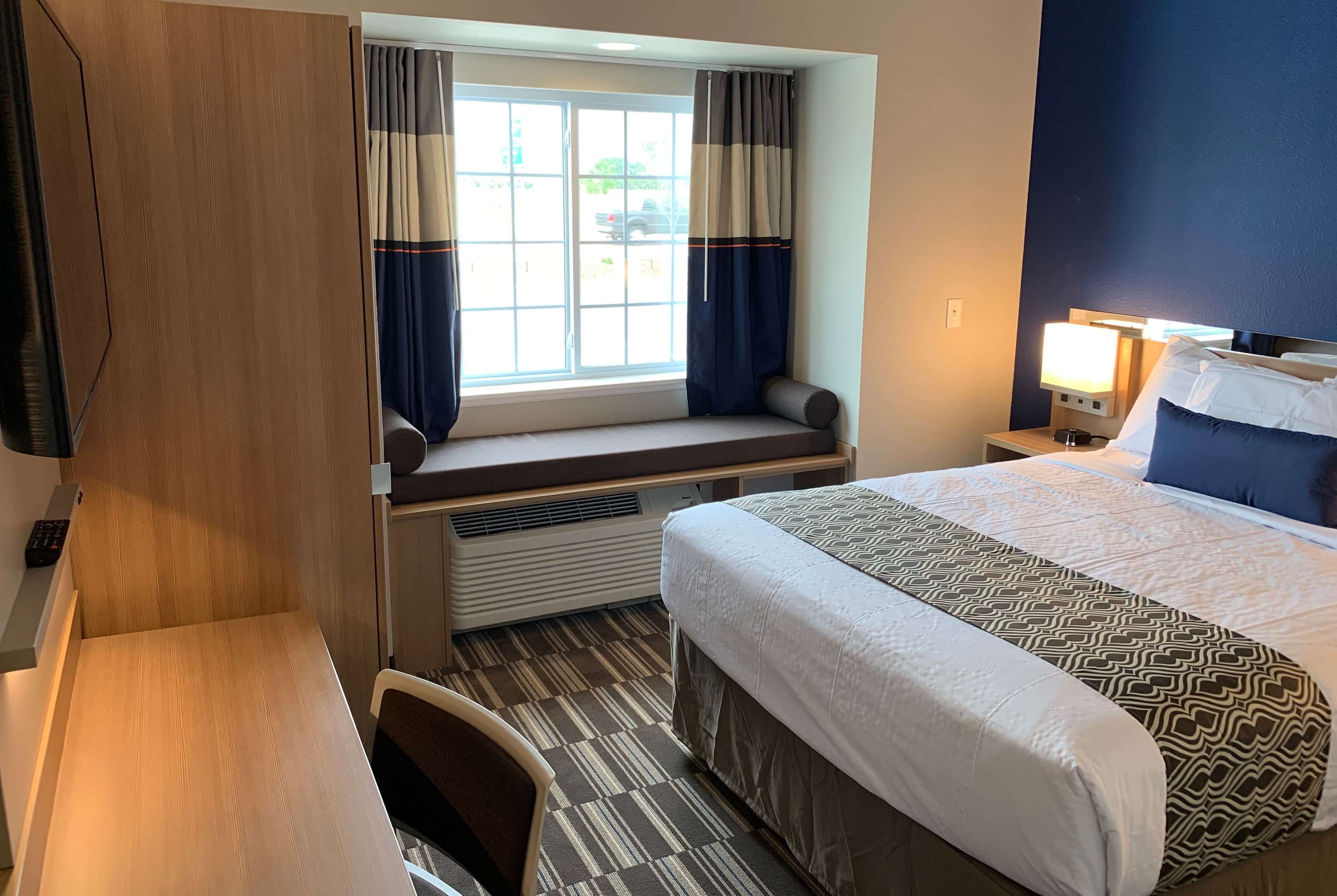 room, 1 queen bed, accessible, non smoking (mobility) | desk, iron/ironing board, free wifi, bed sheets