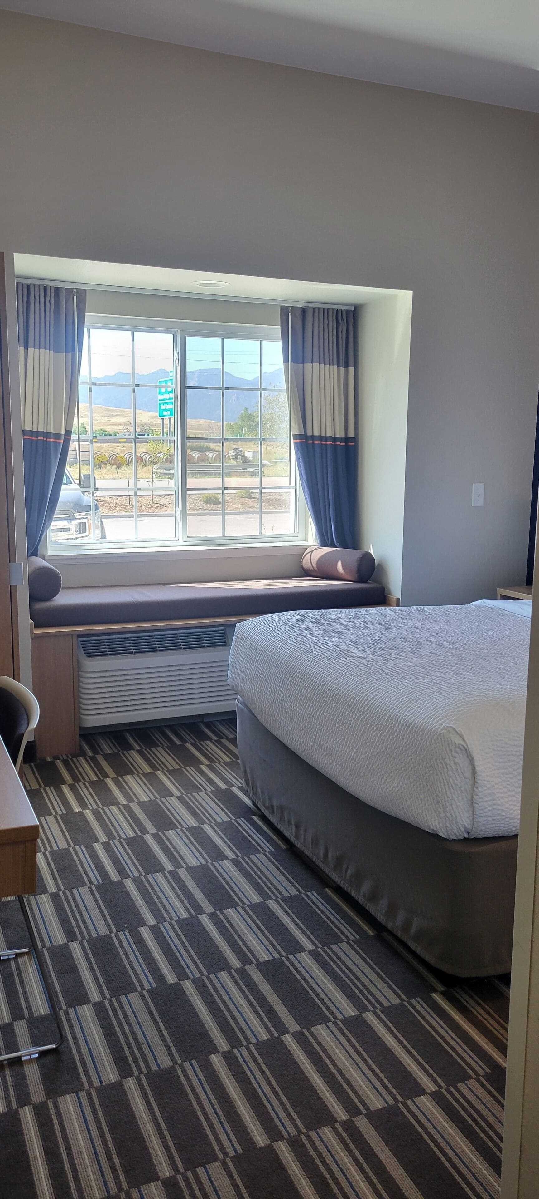 room, 1 queen bed, non smoking | desk, iron/ironing board, free wifi, bed sheets