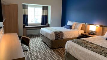 Kamer, 2 queensize bedden, niet-roken | Een bureau, een strijkplank/strijkijzer, gratis wifi, beddengoed