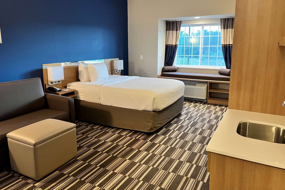 Studio Suite, 1 Queen Bed, Accessible, Non Smoking (Mobility) | Desk, iron/ironing board, free WiFi, bed sheets