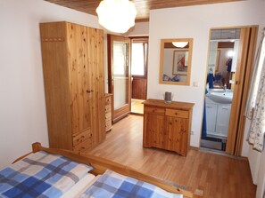 1 sovrum, internet och sängkläder