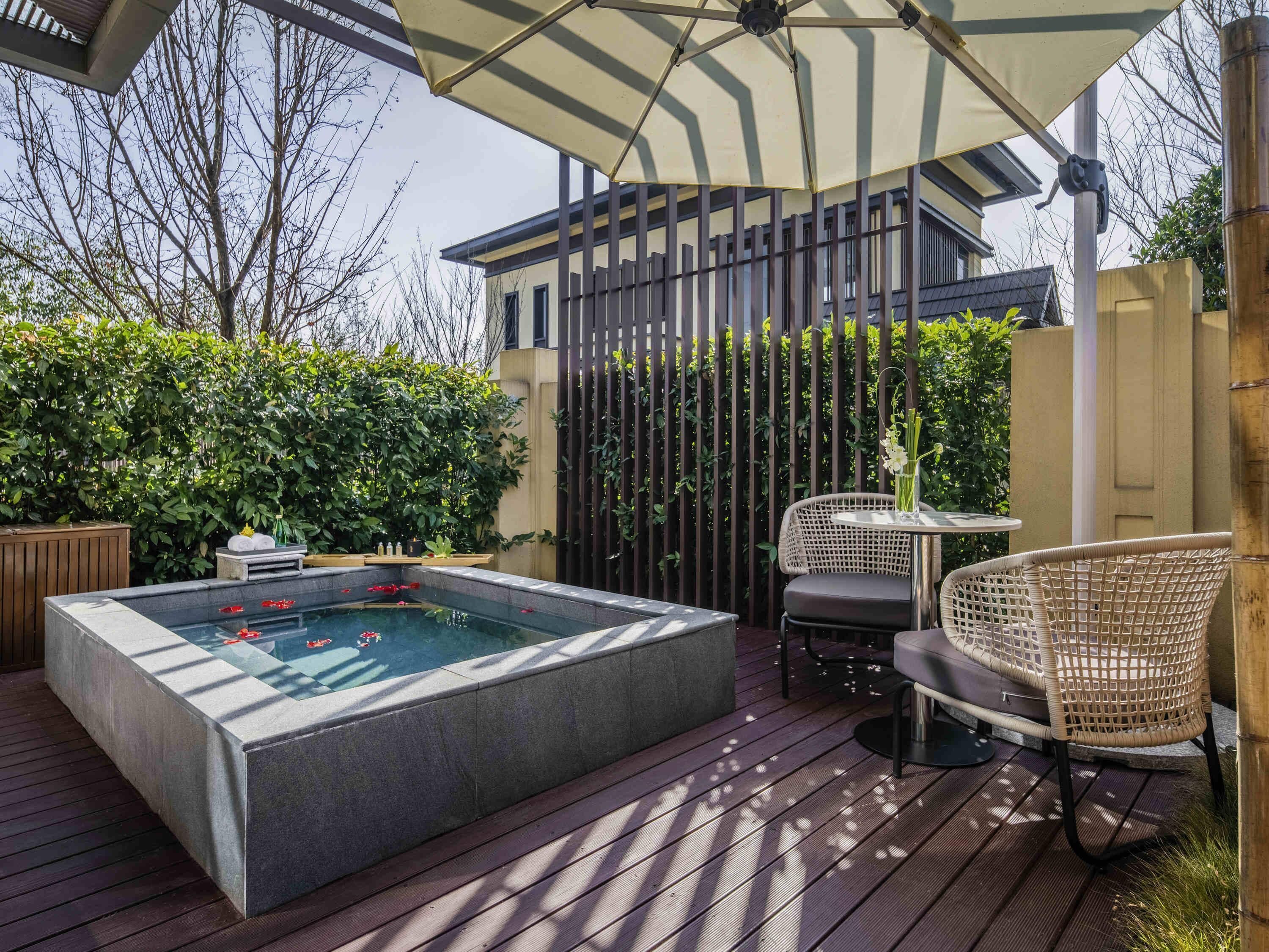 别墅, 1 张特大床, 花园景观 (Piedoment) | 高档床上用品、羽绒被、加厚床垫、迷你吧