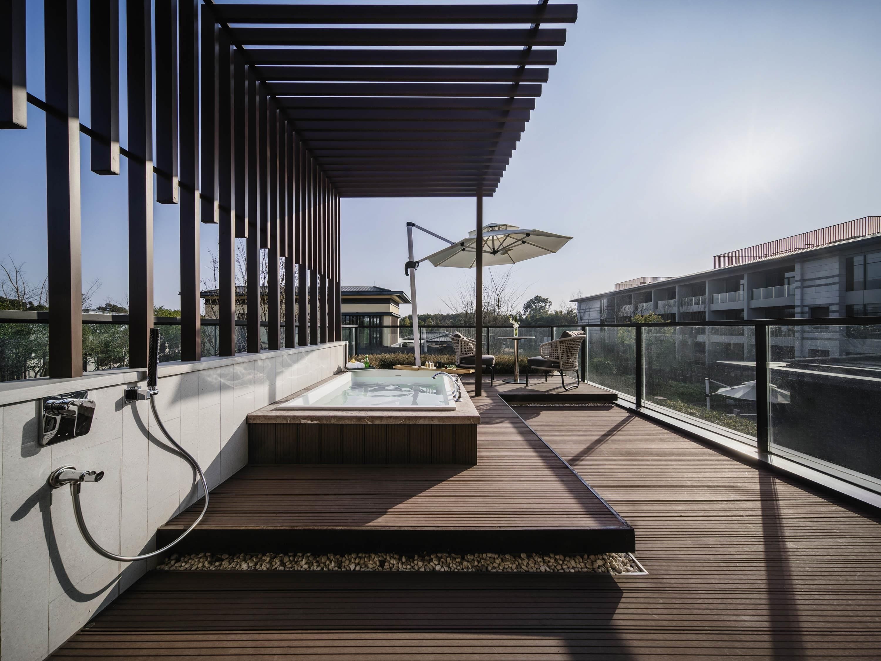 Premium bedding, down comforters, pillowtop beds, minibar