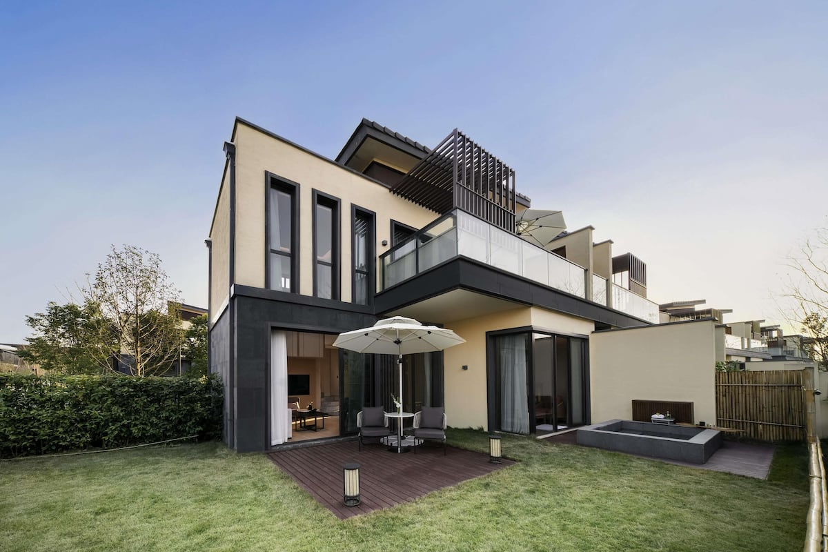 Villa, Multiple Beds, Garden View (Spring) | Premium bedding, down comforters, pillowtop beds, minibar