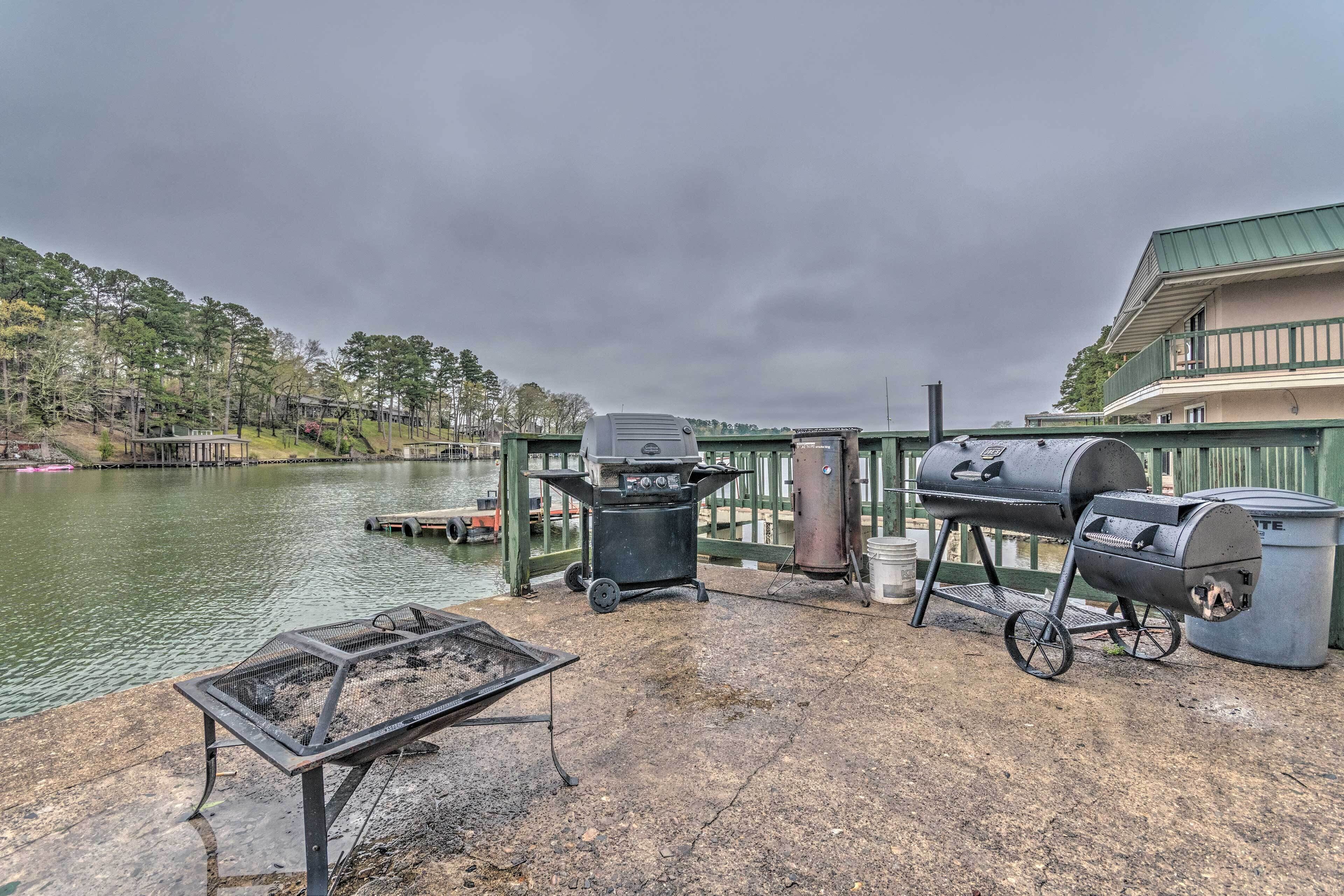 Couple’s Retreat on Lake Hamilton with Boat Ramp!