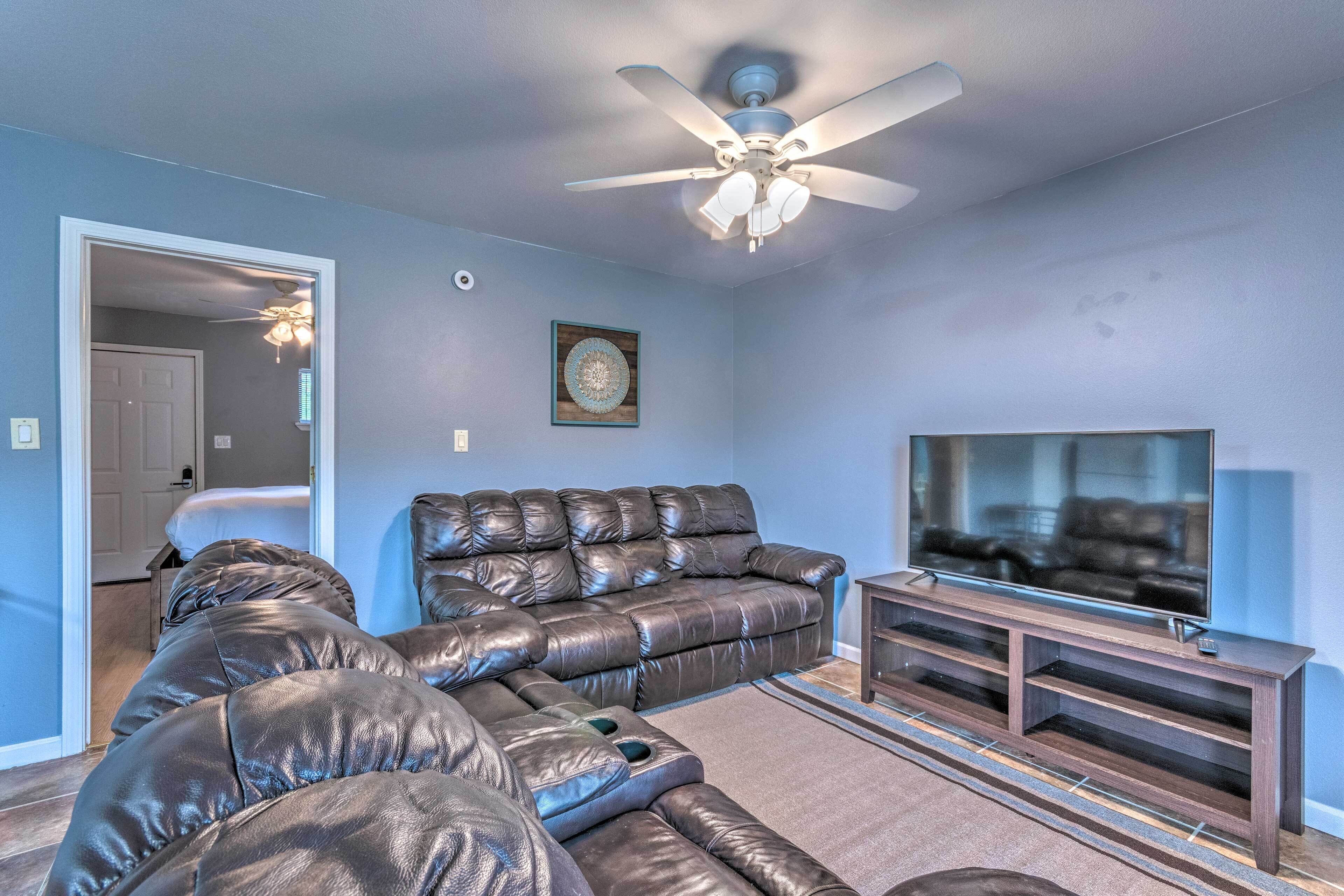 Mod Hot Springs Condo with Dock on Lake Hamilton!