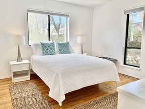 3 bedrooms, desk, iron/ironing board, free WiFi