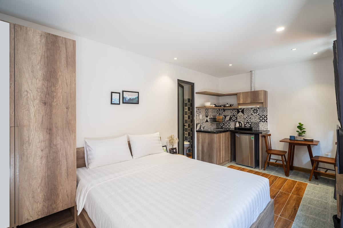 Deluxe Apartment | 1 bilik tidur, bar mini, meja, langsir/tirai gelap terus