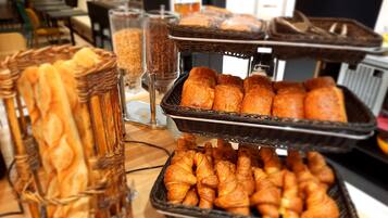 Daily buffet breakfast (EUR 6.90 per person)