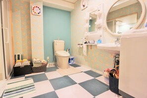 Casa (Private Vacation Home) | Baño | Tina y regadera independientes y amenidades de baño gratuitas 