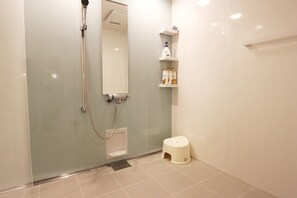Private Vacation Home | Bathroom | Separate tub and shower, free toiletries, hair dryer, towels