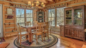 Cabin, 4 Bedrooms | Dining