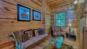 Chalet rustique, 3 chambres | Salle de séjour | Téléviseur