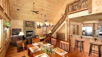 Cabin, 3 Bedrooms | In-room dining