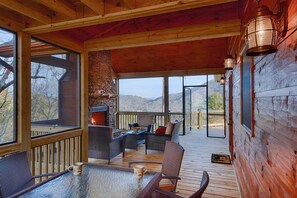 Cabin, 3 Bedrooms | Living room | TV