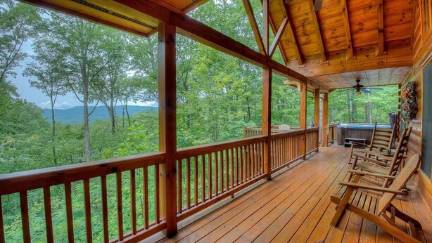 Chalet rustique, 2 chambres | Balcon