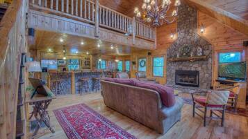 Cabin, 5 Bedrooms | Living room