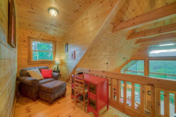 Living room - Leatherwood Lodge by Escape to Blue Ridge (Cherry Log)