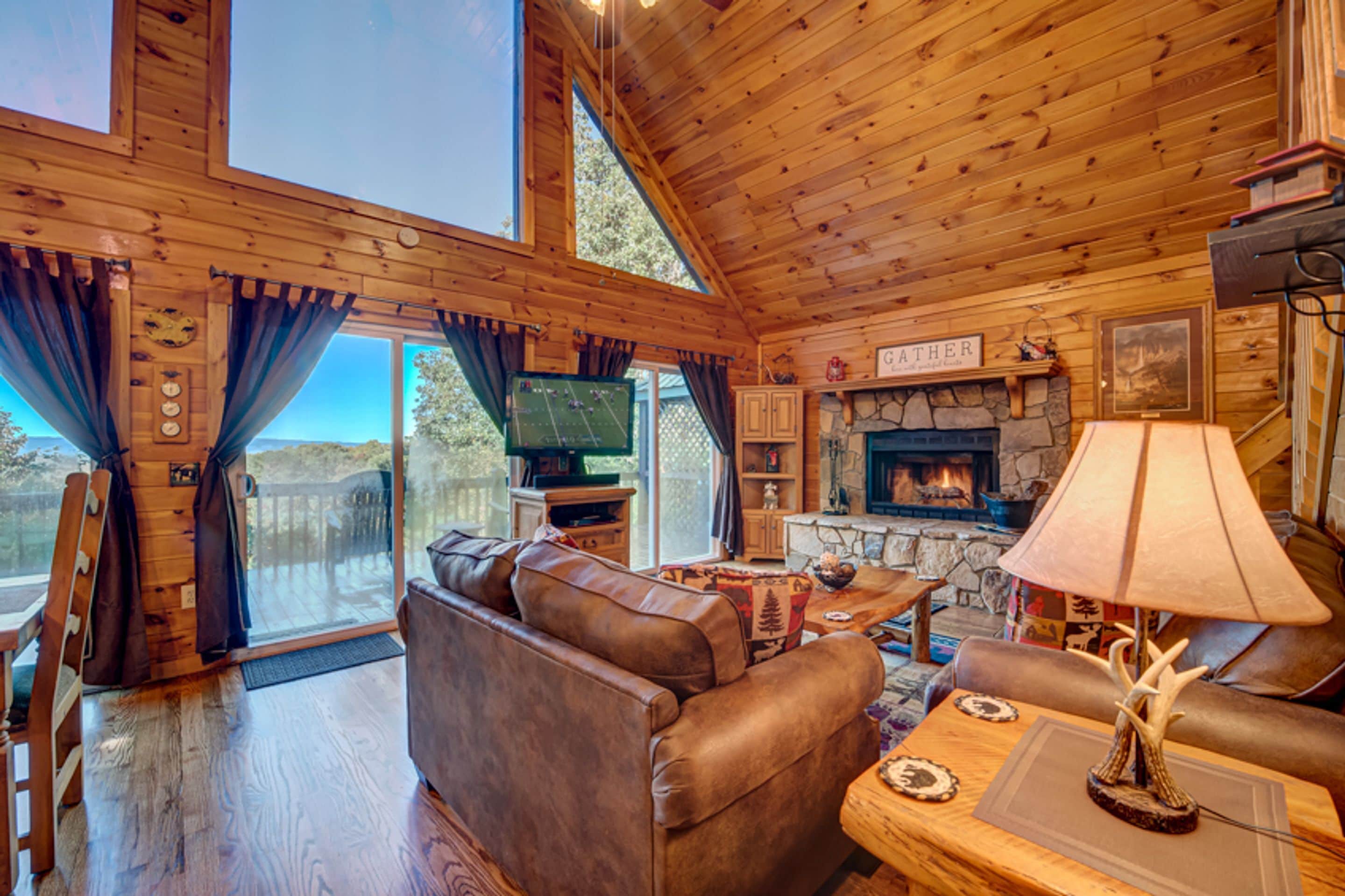 Cabin, 3 Bedrooms | Living room | TV