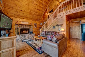 Cabin, 3 Bedrooms | Living room | TV