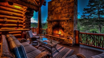 Cabin, 6 Bedrooms | Living room | TV