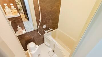 Familienhaus, 2 Schlafzimmer, Nichtraucher, Küche (101) | Badezimmer | Badewanne und Dusche (separat), Hydromassagedusche