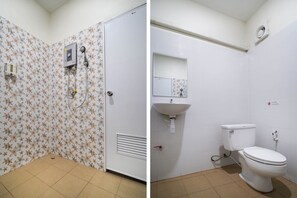 Standard Double Room | Bathroom